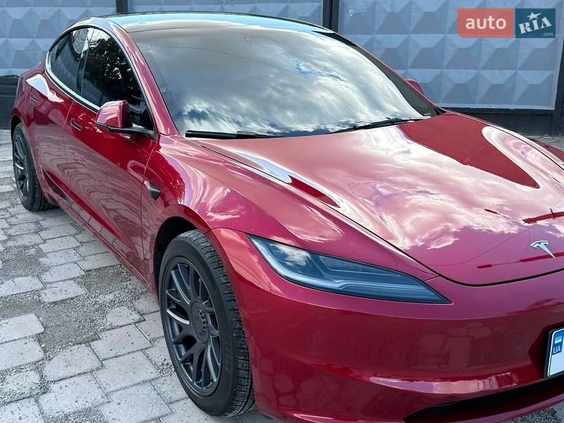 Tesla Model 3 2024