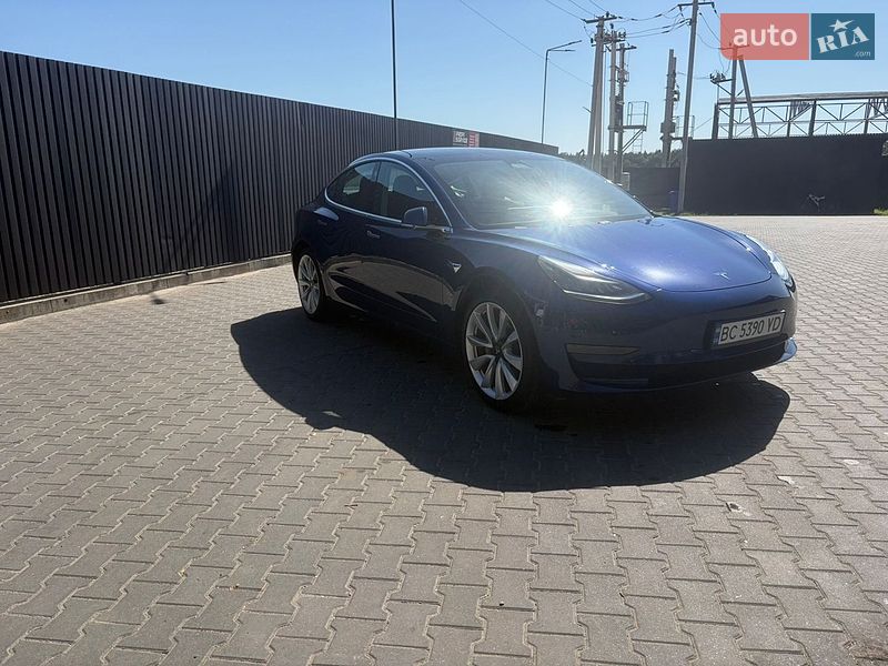 Седан Tesla Model 3 2019 в Львове