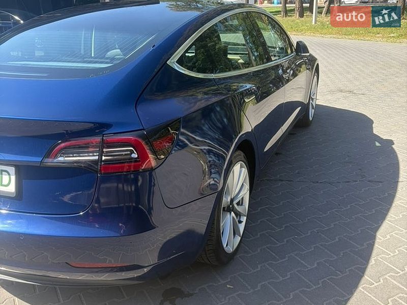 Седан Tesla Model 3 2019 в Львові
