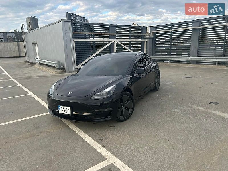 Седан Tesla Model 3 2023 в Києві