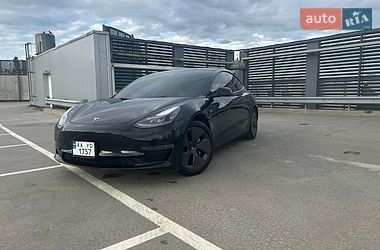 Седан Tesla Model 3 2023 в Києві