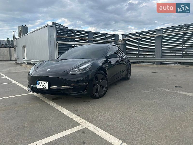 Седан Tesla Model 3 2023 в Києві