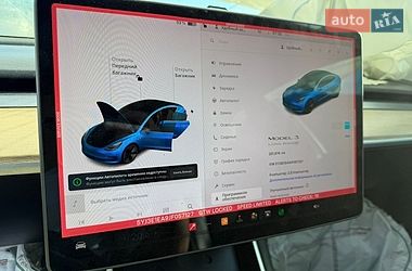 Седан Tesla Model 3 2018 в Володимирі