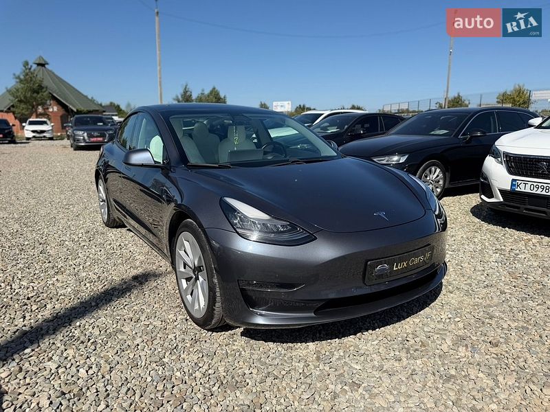 Седан Tesla Model 3 2020 в Івано-Франківську