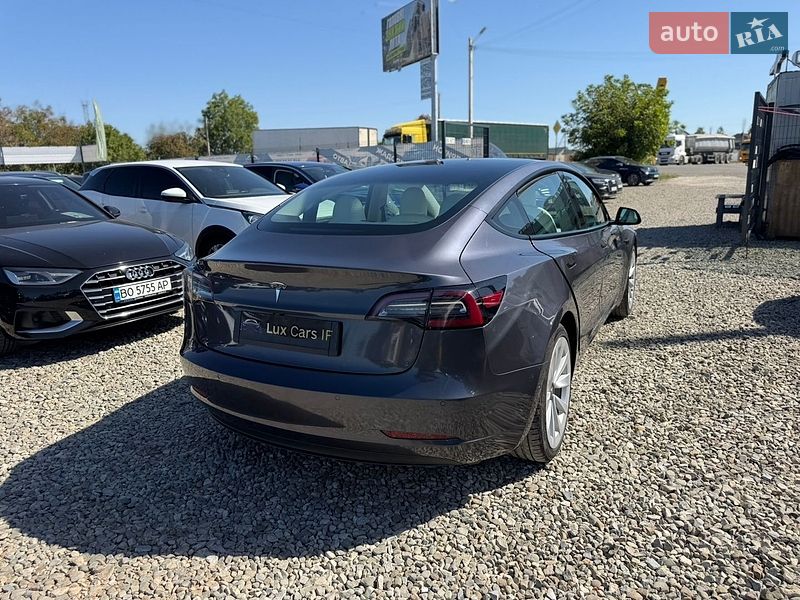 Седан Tesla Model 3 2020 в Івано-Франківську