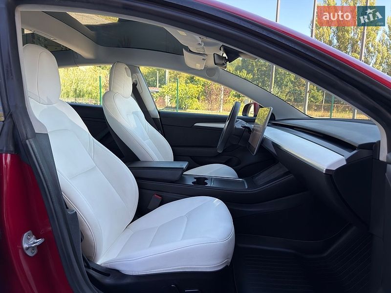 Седан Tesla Model 3 2021 в Вінниці