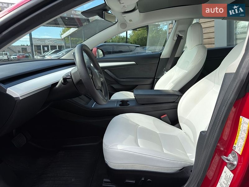 Седан Tesla Model 3 2021 в Вінниці