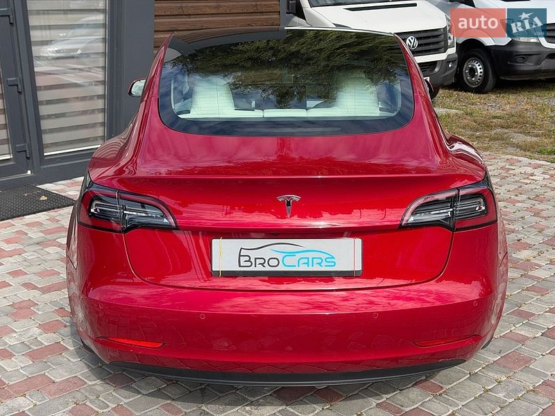 Седан Tesla Model 3 2021 в Вінниці