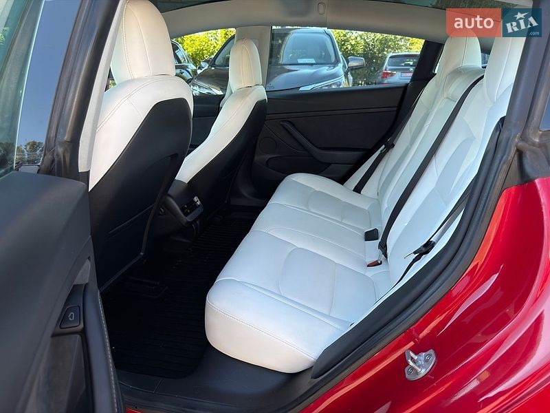 Седан Tesla Model 3 2021 в Вінниці
