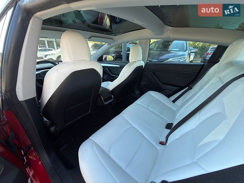Седан Tesla Model 3 2021 в Вінниці