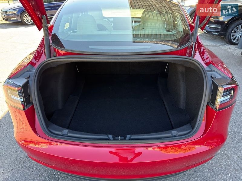 Седан Tesla Model 3 2021 в Вінниці