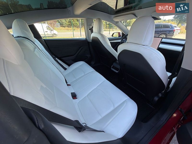 Седан Tesla Model 3 2021 в Вінниці