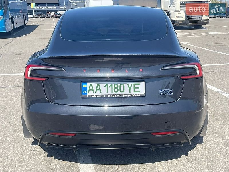 Седан Tesla Model 3 2024 в Киеве