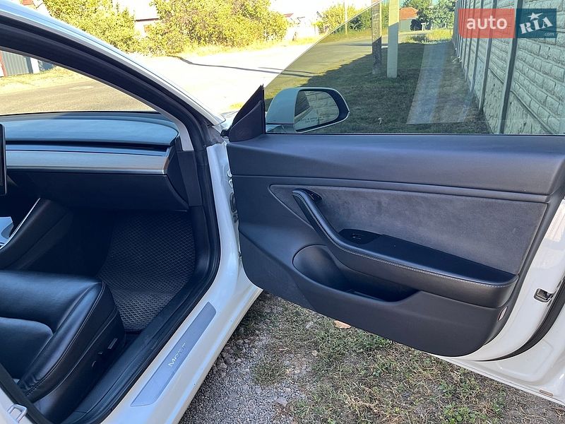 Седан Tesla Model 3 2018 в Полтаве