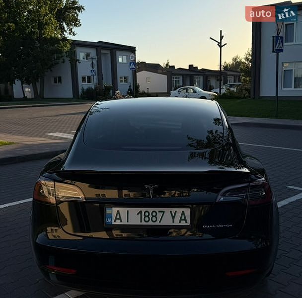 Седан Tesla Model 3 2022 в Киеве