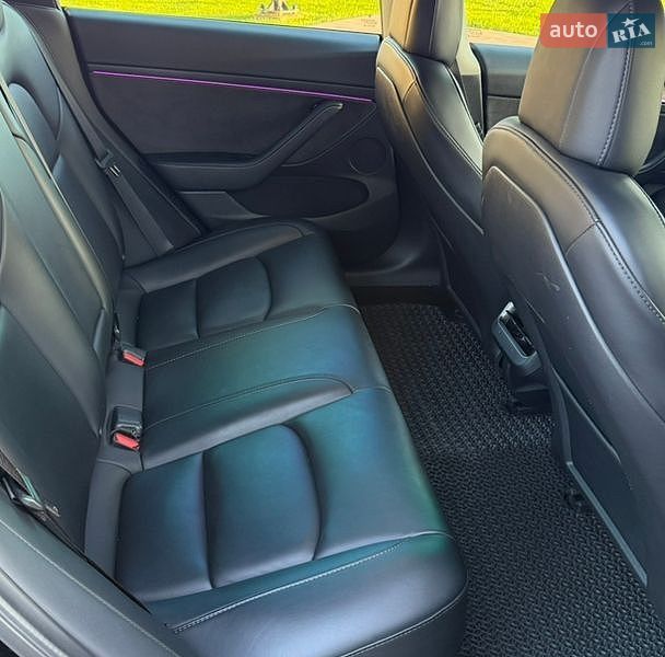 Седан Tesla Model 3 2022 в Киеве