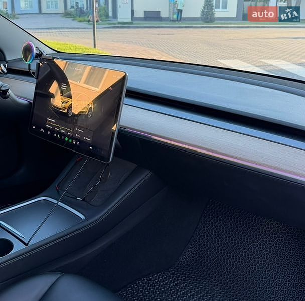 Седан Tesla Model 3 2022 в Киеве