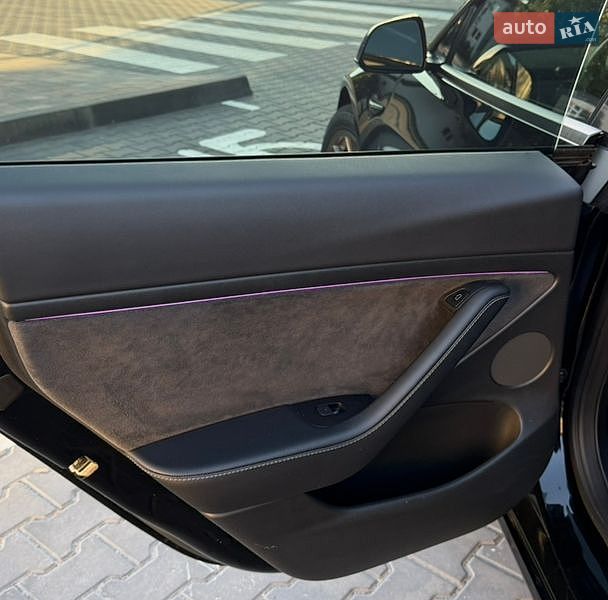 Седан Tesla Model 3 2022 в Киеве