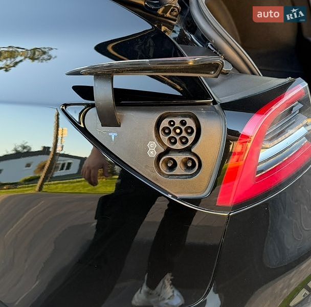 Седан Tesla Model 3 2022 в Киеве