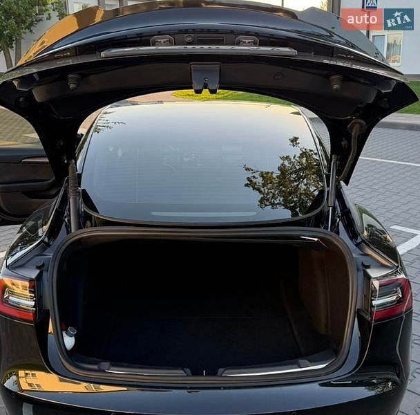 Седан Tesla Model 3 2022 в Киеве