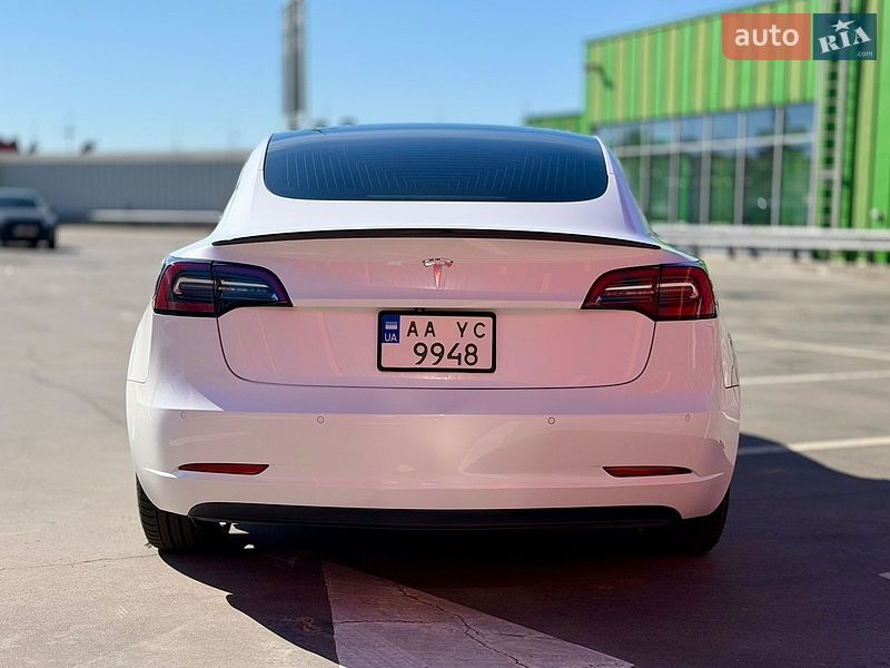 Седан Tesla Model 3 2018 в Киеве
