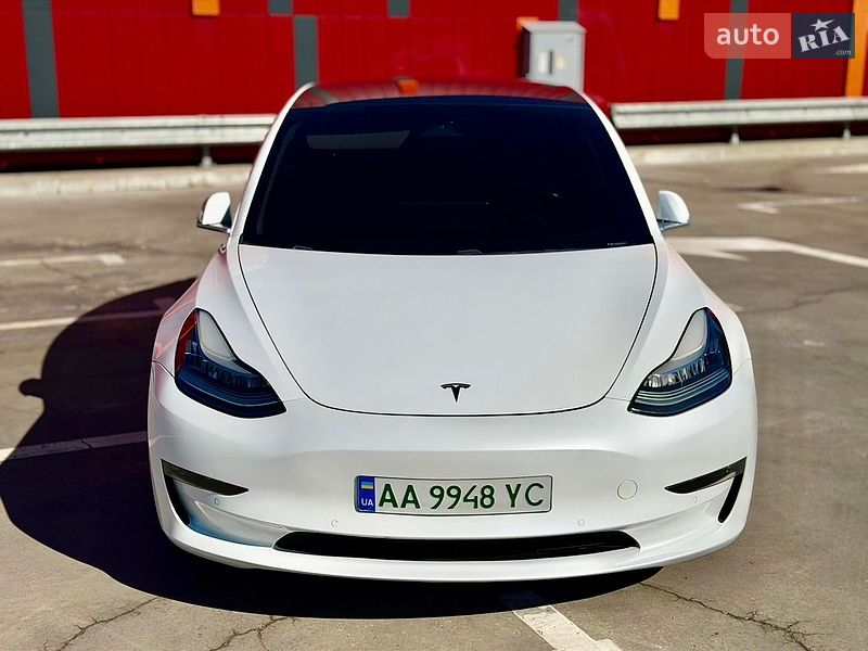 Седан Tesla Model 3 2018 в Киеве
