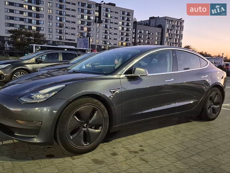 Tesla Model 3 2020