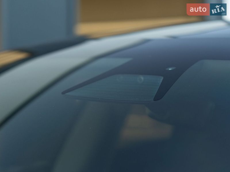 Седан Tesla Model 3 2021 в Львове