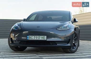 Седан Tesla Model 3 2021 в Львові