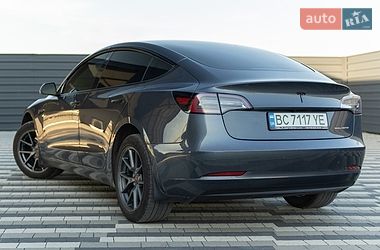 Седан Tesla Model 3 2021 в Львове