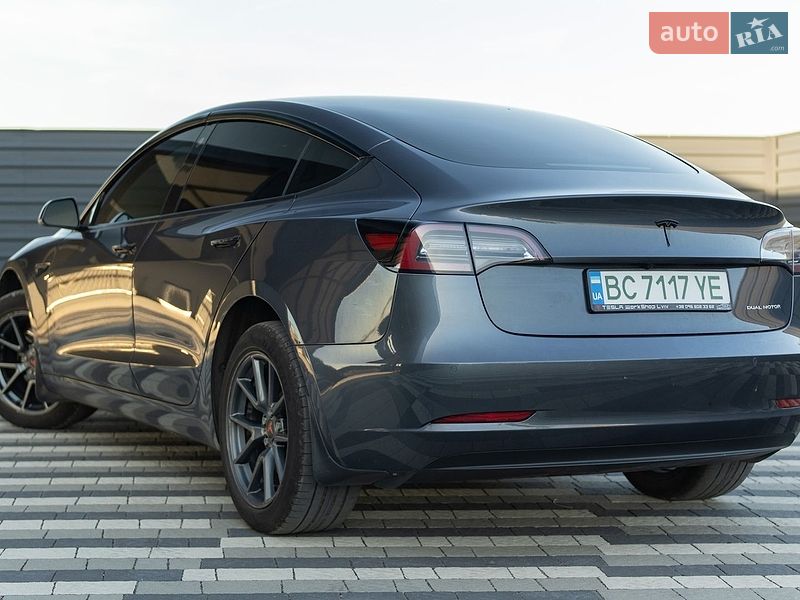 Седан Tesla Model 3 2021 в Львове