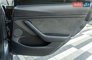 Седан Tesla Model 3 2021 в Львове