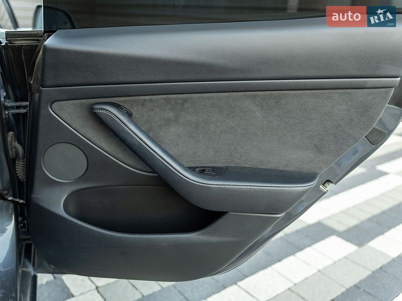 Седан Tesla Model 3 2021 в Львове