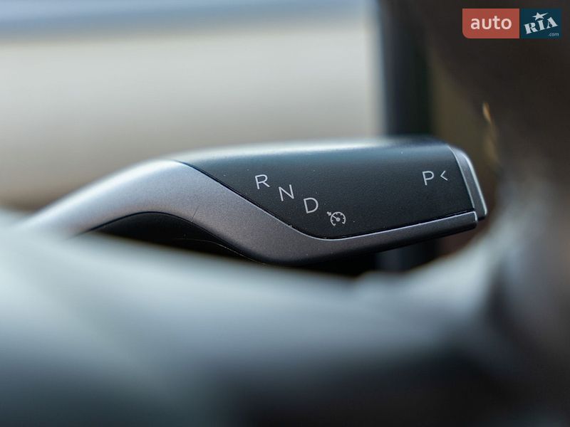 Седан Tesla Model 3 2021 в Львове