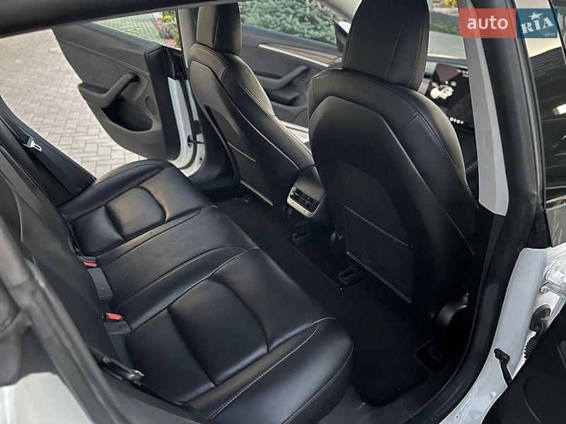 Седан Tesla Model 3 2021 в Одессе