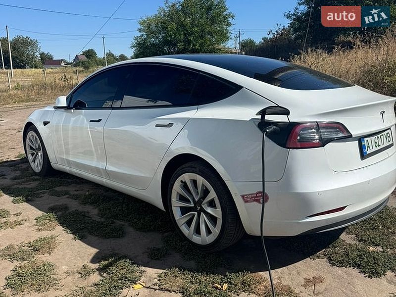 Седан Tesla Model 3 2021 в Києві