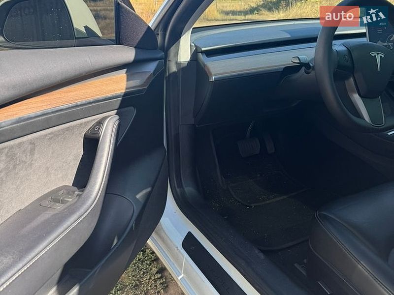 Седан Tesla Model 3 2021 в Києві