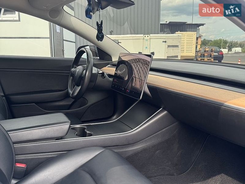 Седан Tesla Model 3 2018 в Хусте