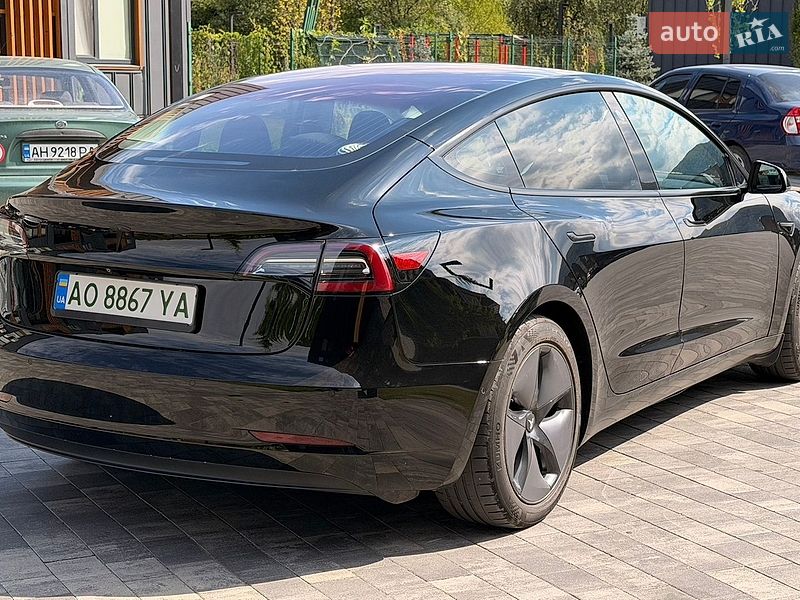 Седан Tesla Model 3 2018 в Ужгороде