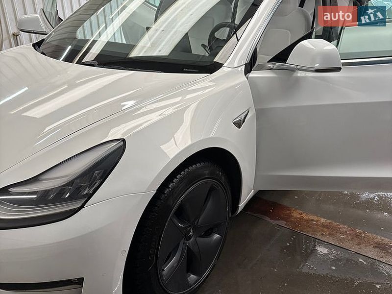 Седан Tesla Model 3 2019 в Луцке
