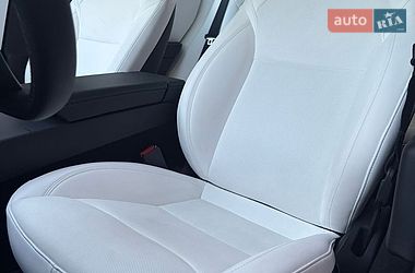 Седан Tesla Model 3 2025 в Києві