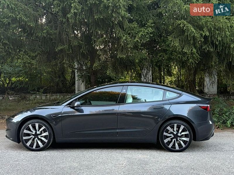 Седан Tesla Model 3 2025 в Києві