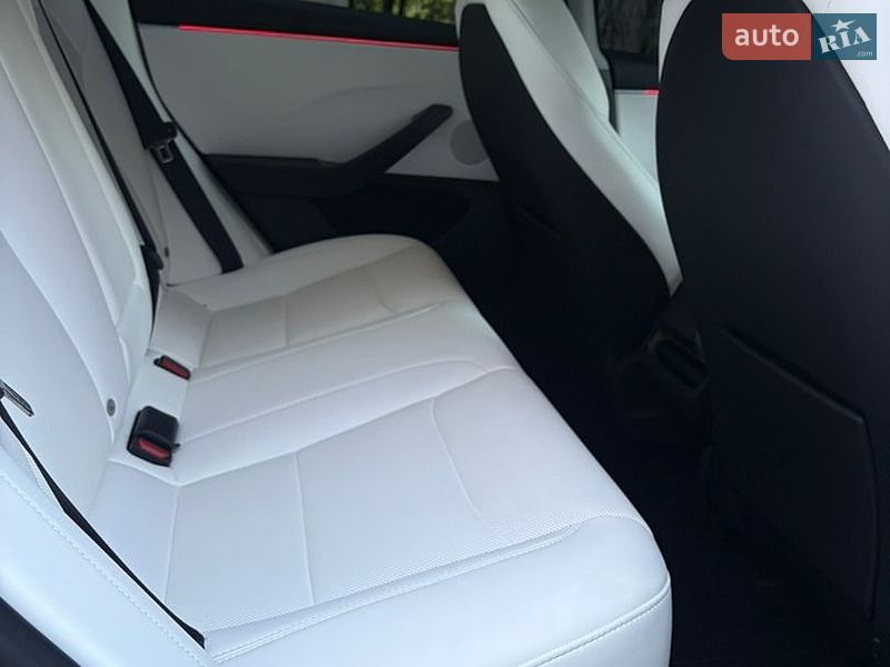 Седан Tesla Model 3 2025 в Києві
