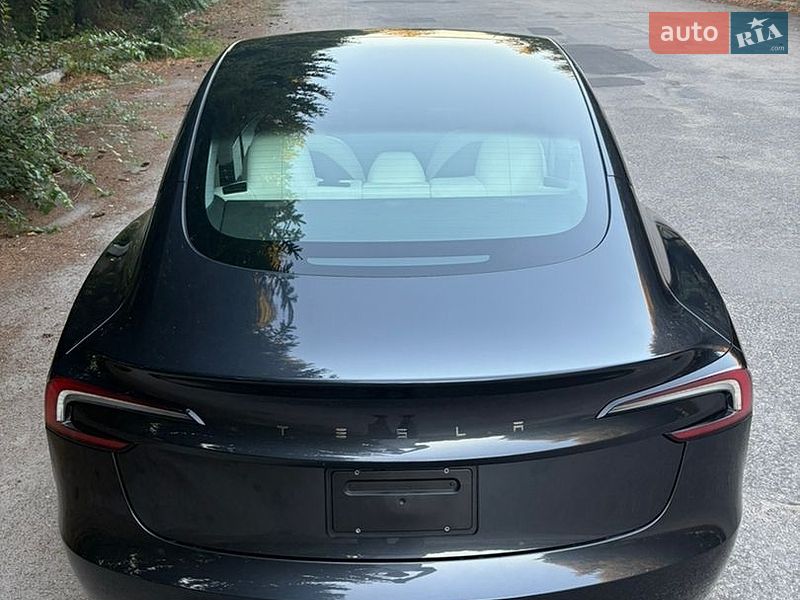 Седан Tesla Model 3 2025 в Києві