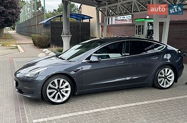 Седан Tesla Model 3 2019 в Бучі