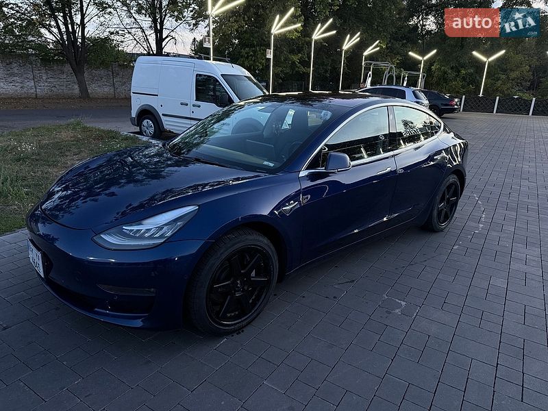 Седан Tesla Model 3 2018 в Рівному