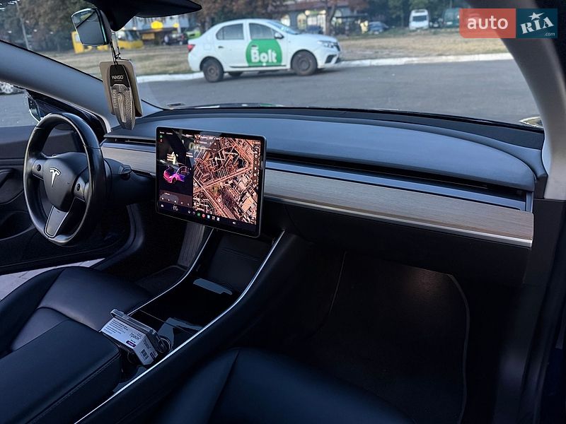 Седан Tesla Model 3 2018 в Рівному