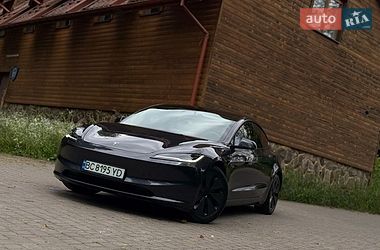 Седан Tesla Model 3 2025 в Самборі