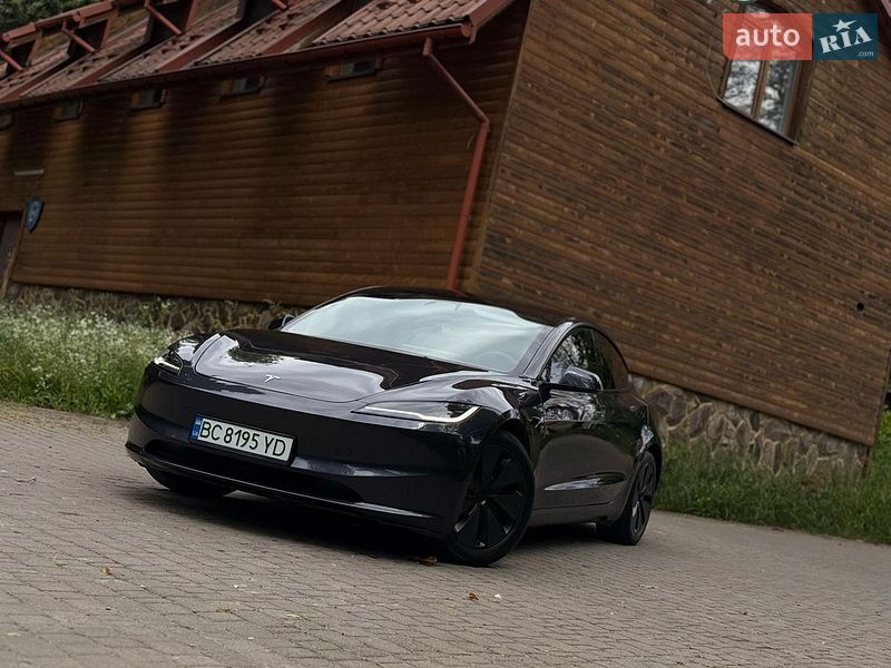 Седан Tesla Model 3 2025 в Самборе