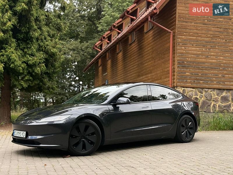 Седан Tesla Model 3 2025 в Самборе